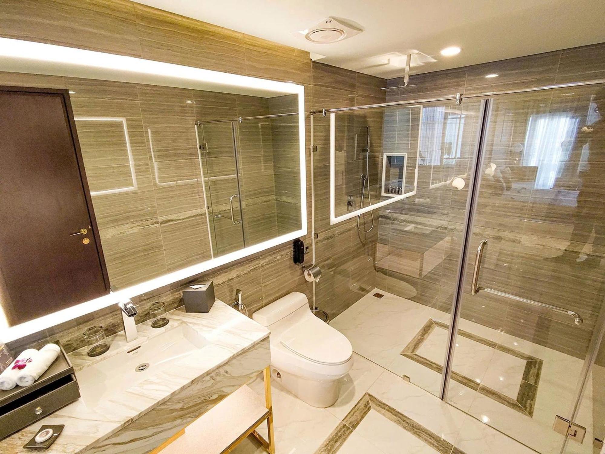 Diamond Stars Ben Tre Hotel Esterno foto Bathroom